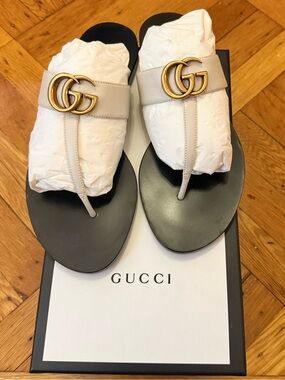 Gucci White Leather GG Gold-Logo Thong Sandals